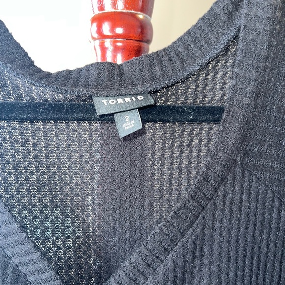 Torrid sz 2 black light waffle knit long sleeve - Picture 4 of 6